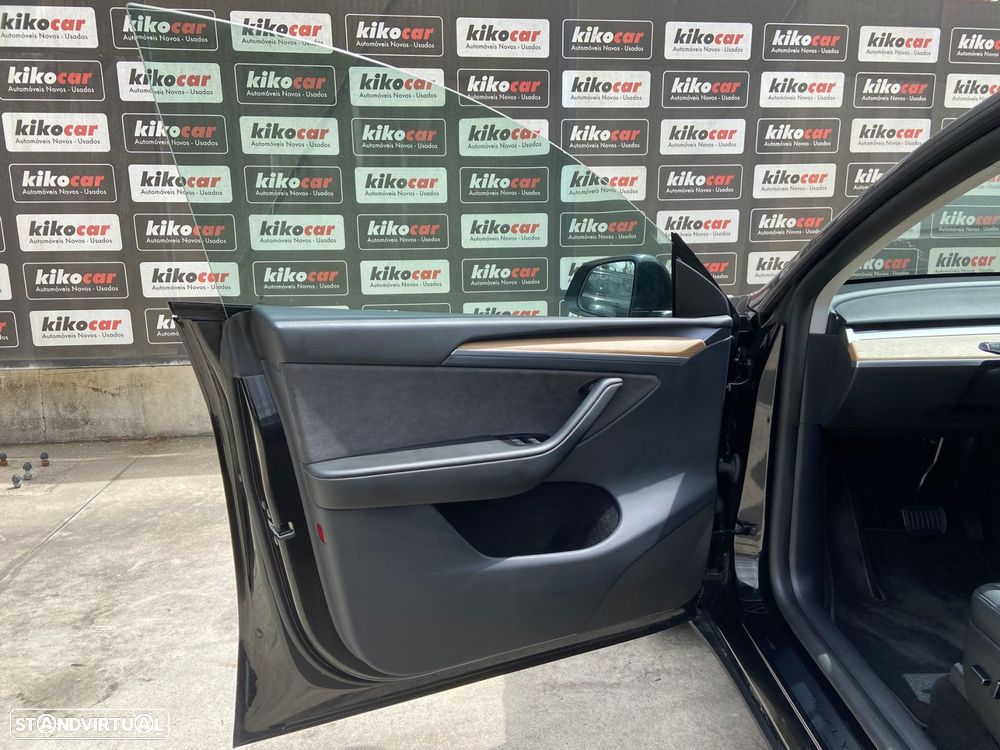 Tesla Model Y Long Range Dual Motor AWD - 9