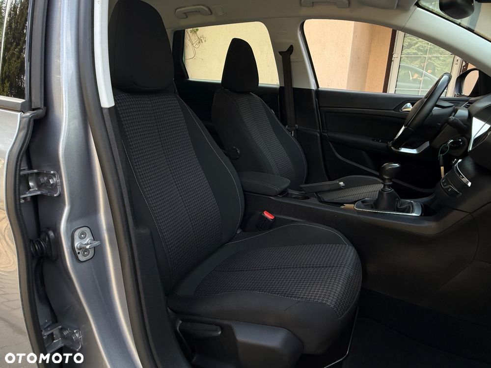 Peugeot 308 - 8