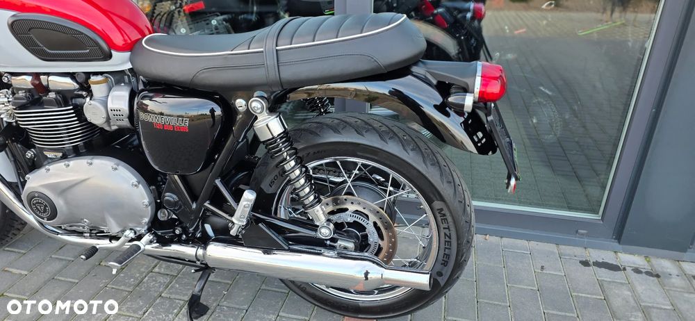 Triumph Bonneville - 32