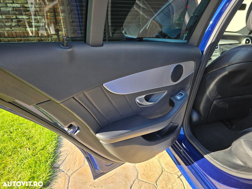 Mercedes-Benz C 220 d T 9G-TRONIC AMG Line - 12