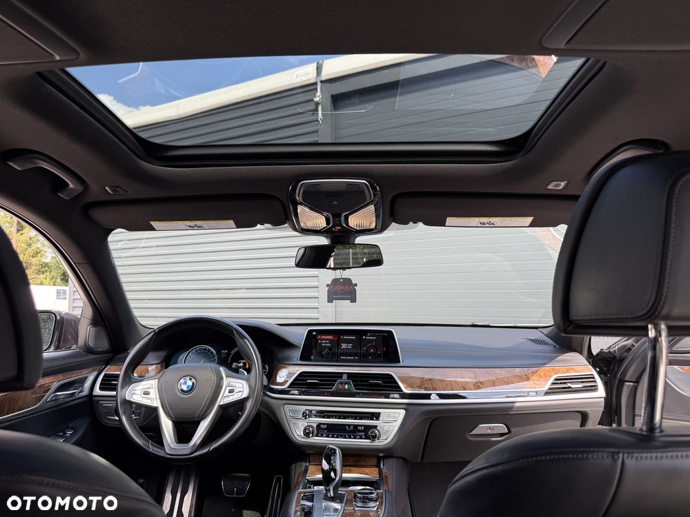 BMW Seria 7 750Li xDrive - 36