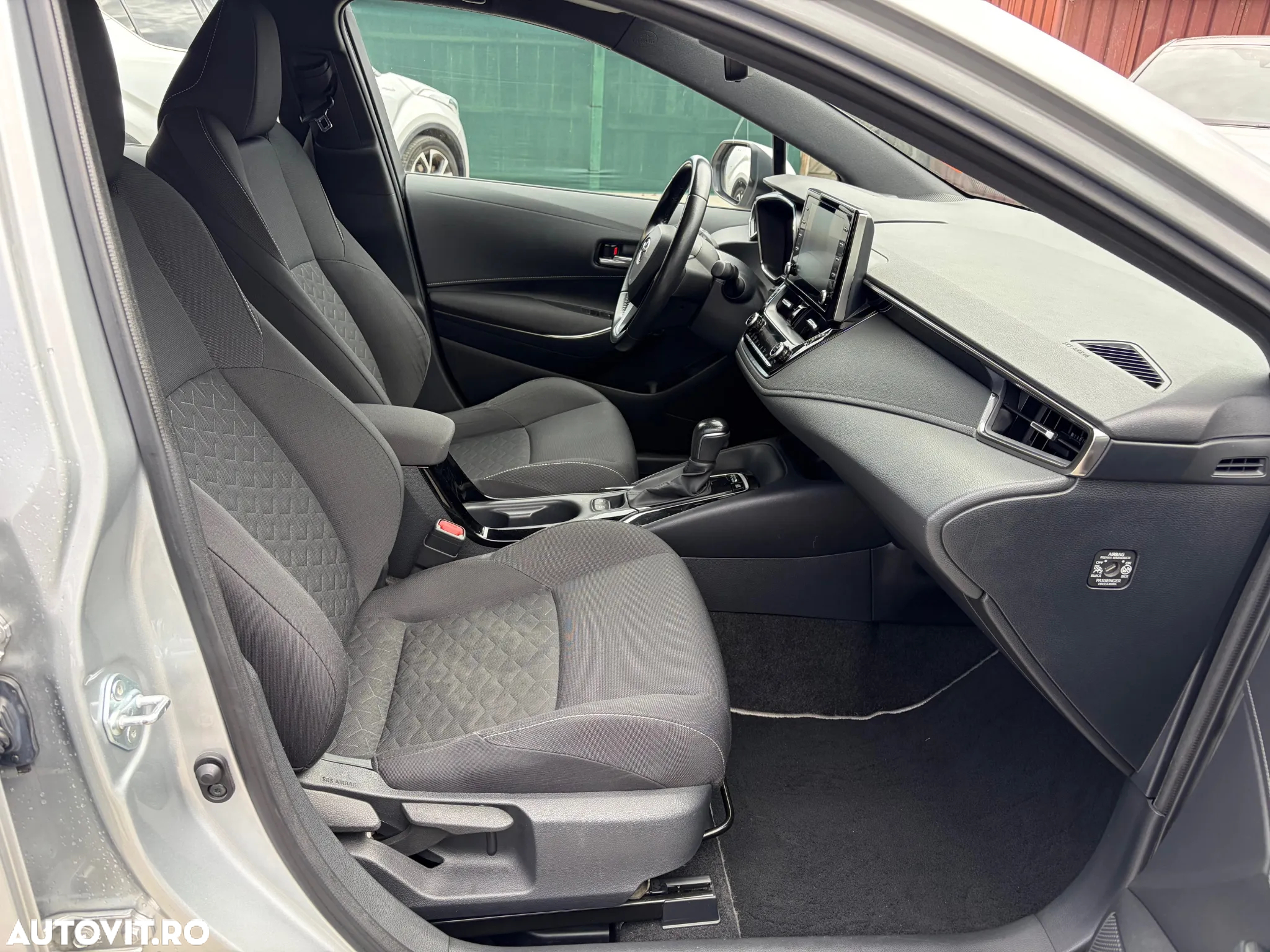 Toyota Corolla 1.8 Hybrid Business Edition - 19
