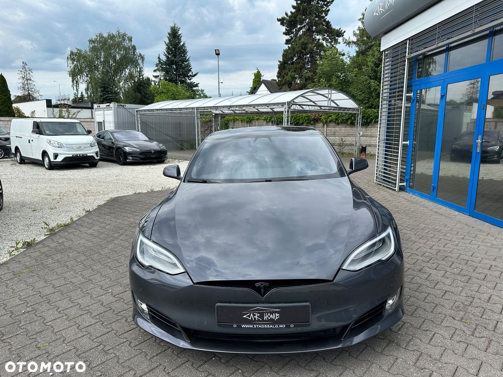 Tesla Model S - 10