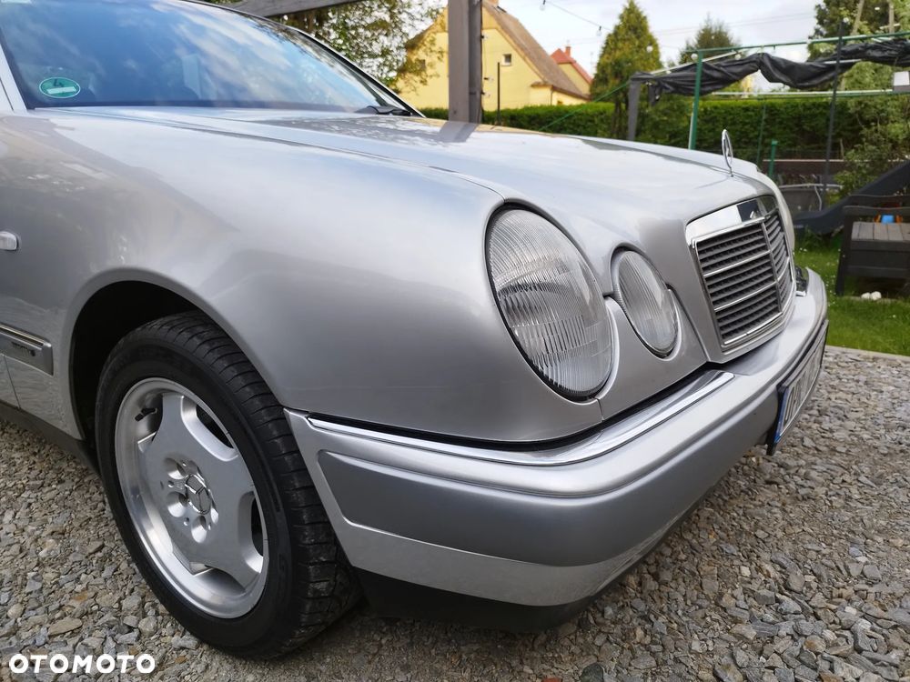 Mercedes-Benz 280 - 12