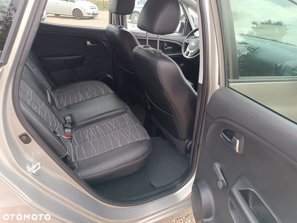 Kia Venga 1.4 CRDi 90 Business Line - 32