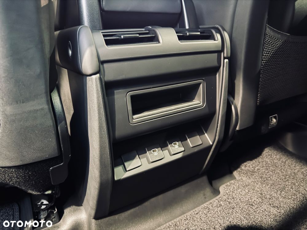 Land Rover Defender 2.0 D240 HSE - 32