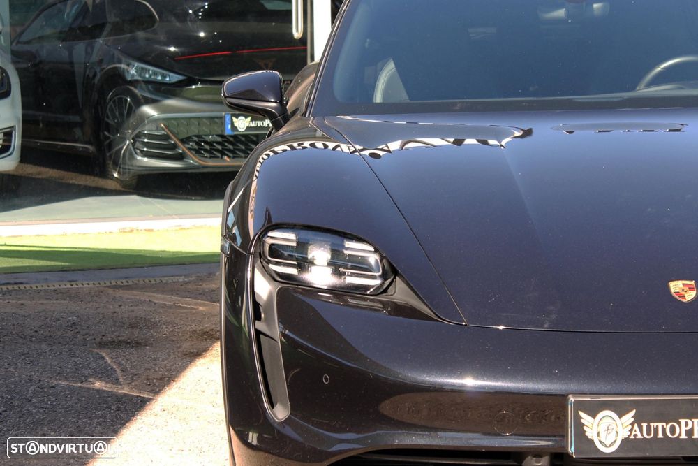 Porsche Taycan Cross Turismo - 38