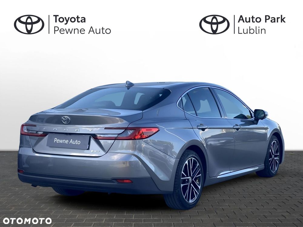 Toyota Camry - 5
