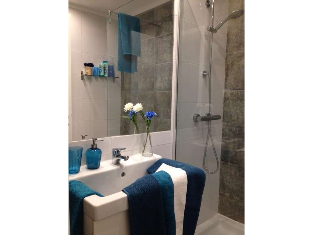 Quarto c/ despesas incluídas na Amadora - Centro - Grande imagem: 4/9