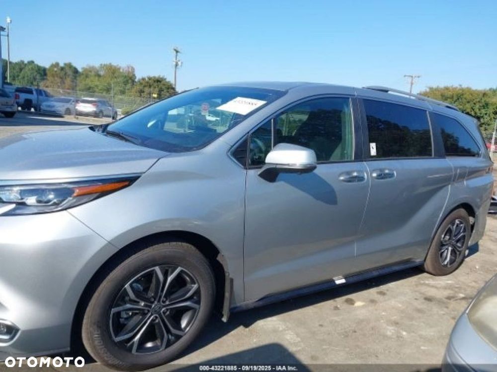 Toyota Sienna - 6