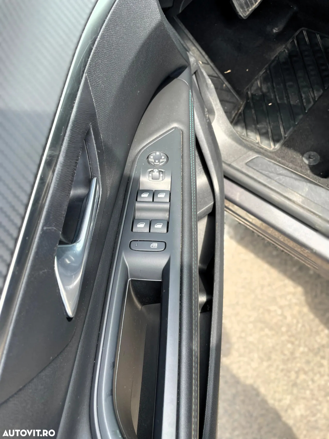 Peugeot 3008 1.2 PureTech S&S EAT8 Allure - 10