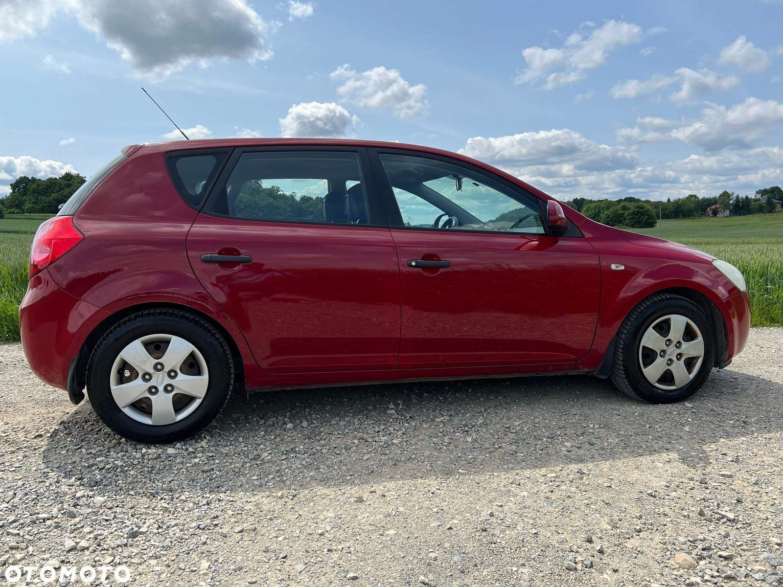 Kia Ceed - 8
