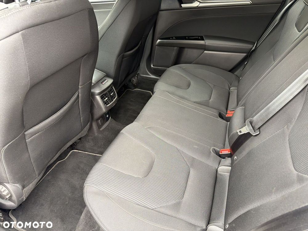 Ford Mondeo - 32