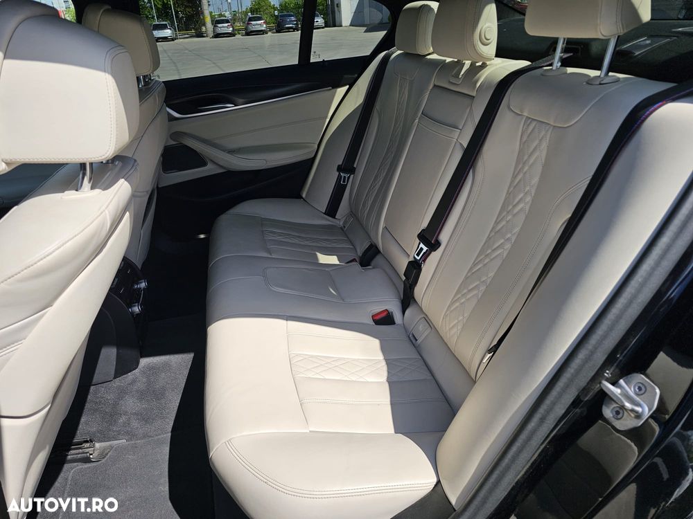 BMW Seria 5 540d xDrive AT MHEV - 14