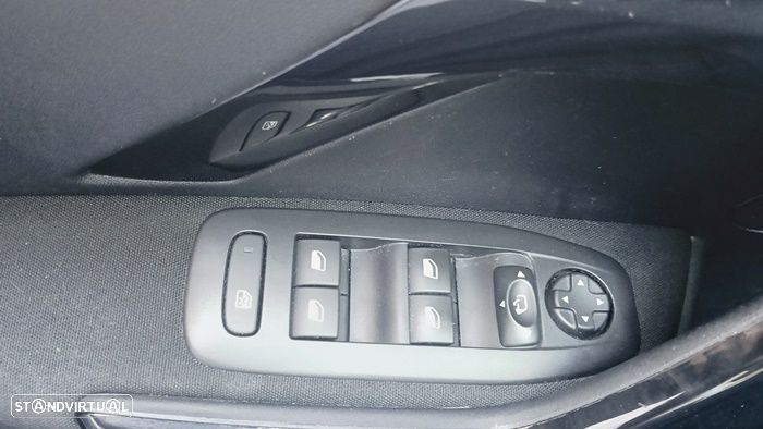 Peugeot 208 1.2 PureTech Signature - 40