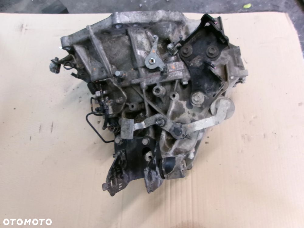 SKRZYNIA BIEGÓW TOYOTA YARIS III  17-20  1.5 BENZ - 1