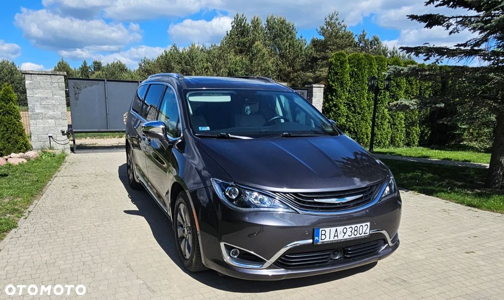 Chrysler Pacifica - 1
