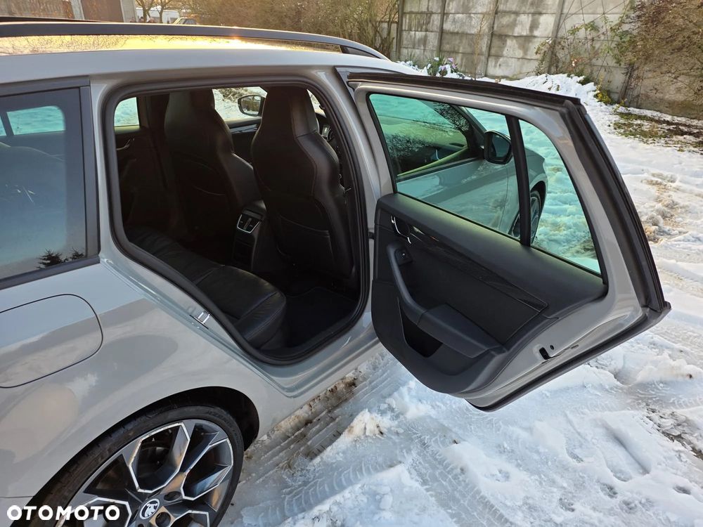 Skoda Octavia 2.0 TDI DSG RS - 12