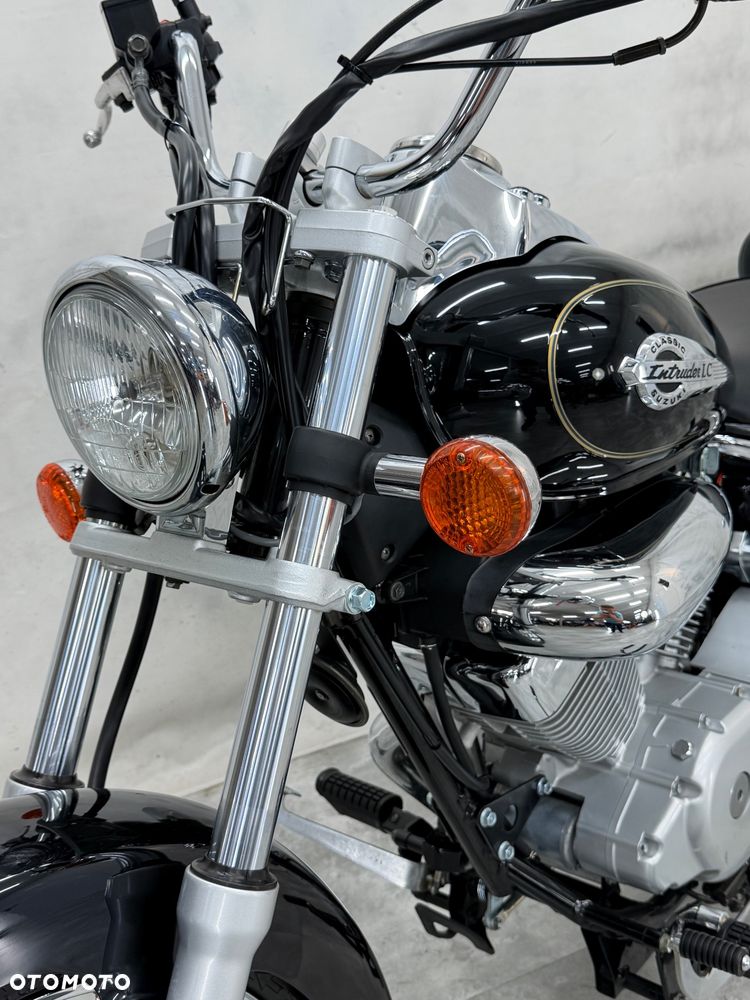 Suzuki Intruder - 13