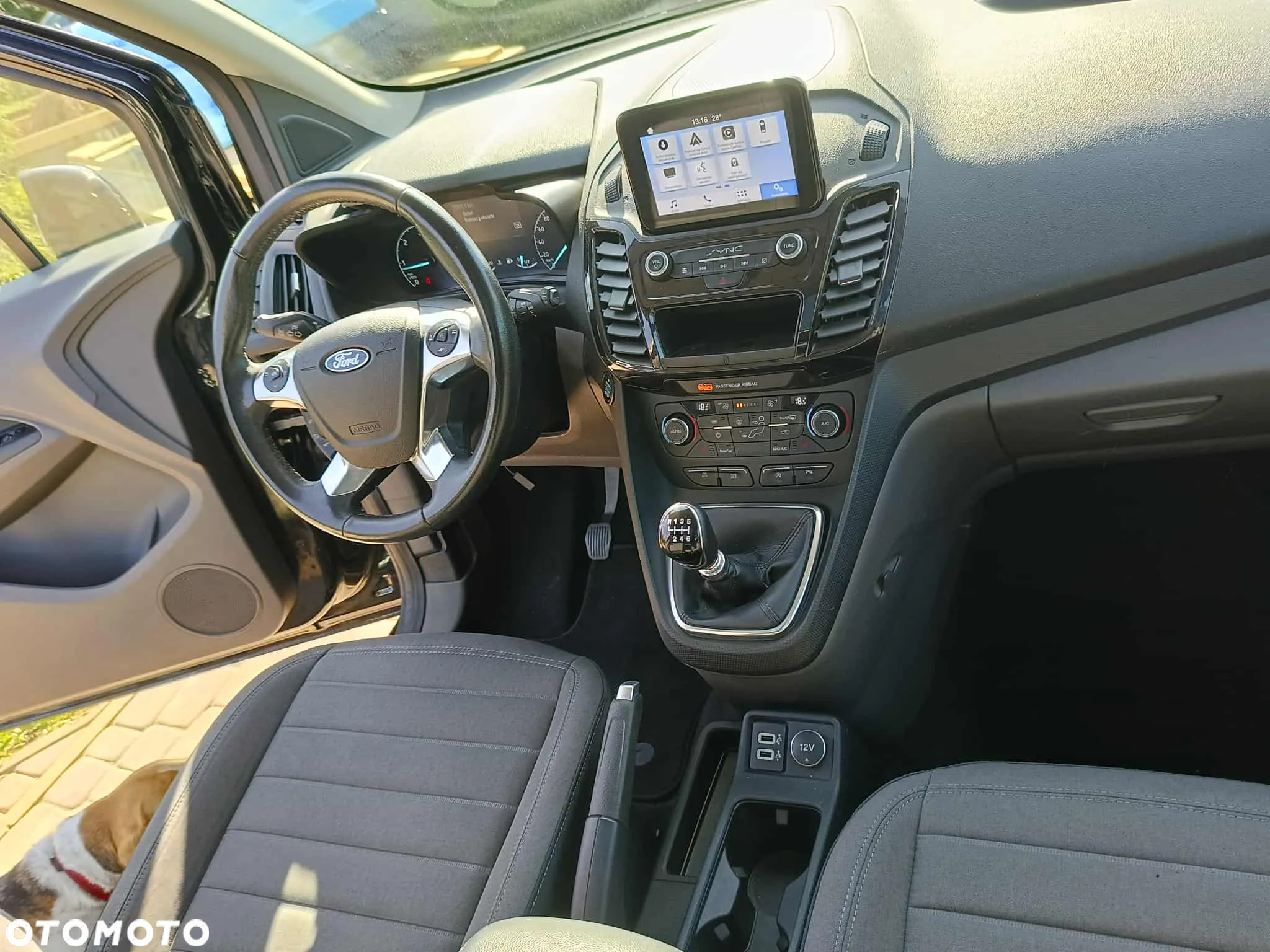 Ford Tourneo Connect Grand - 13