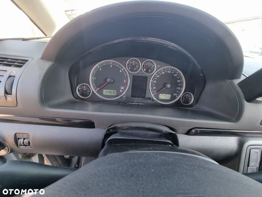 Volkswagen Sharan 1.9 TDI Comfortline Tiptr - 11