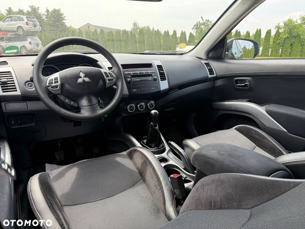Mitsubishi Outlander 2.0 Intense + 2WD EU5 - 29