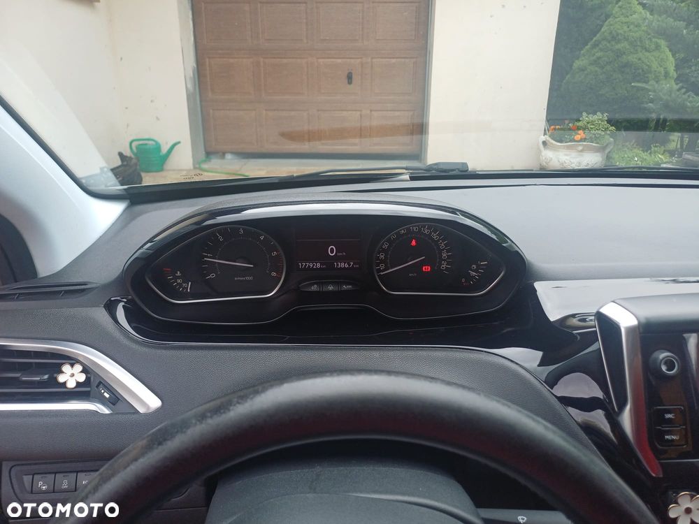 Peugeot 208 1.6 e-HDi Allure STT - 13