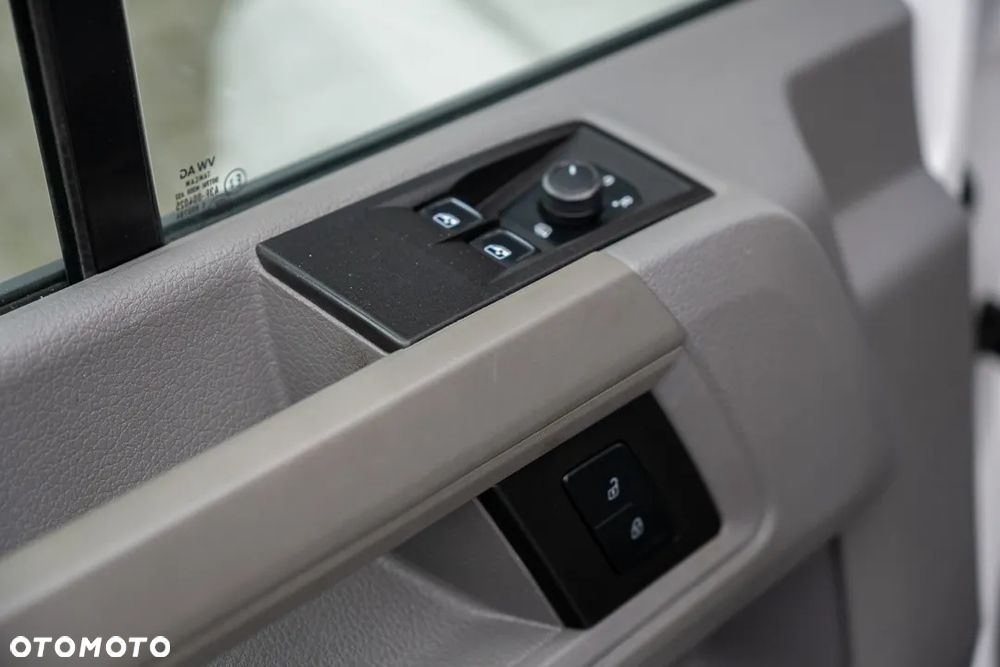 Volkswagen Crafter L4H3 blizniak - 13