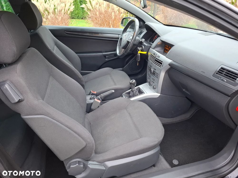 Opel Astra III GTC 1.4 Enjoy - 30