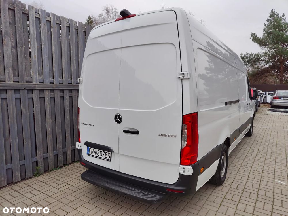 Mercedes-Benz SPRINTER 907 - 5