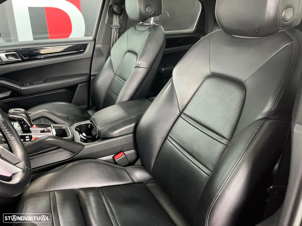 Porsche Cayenne Coupé E-Hybrid - 33