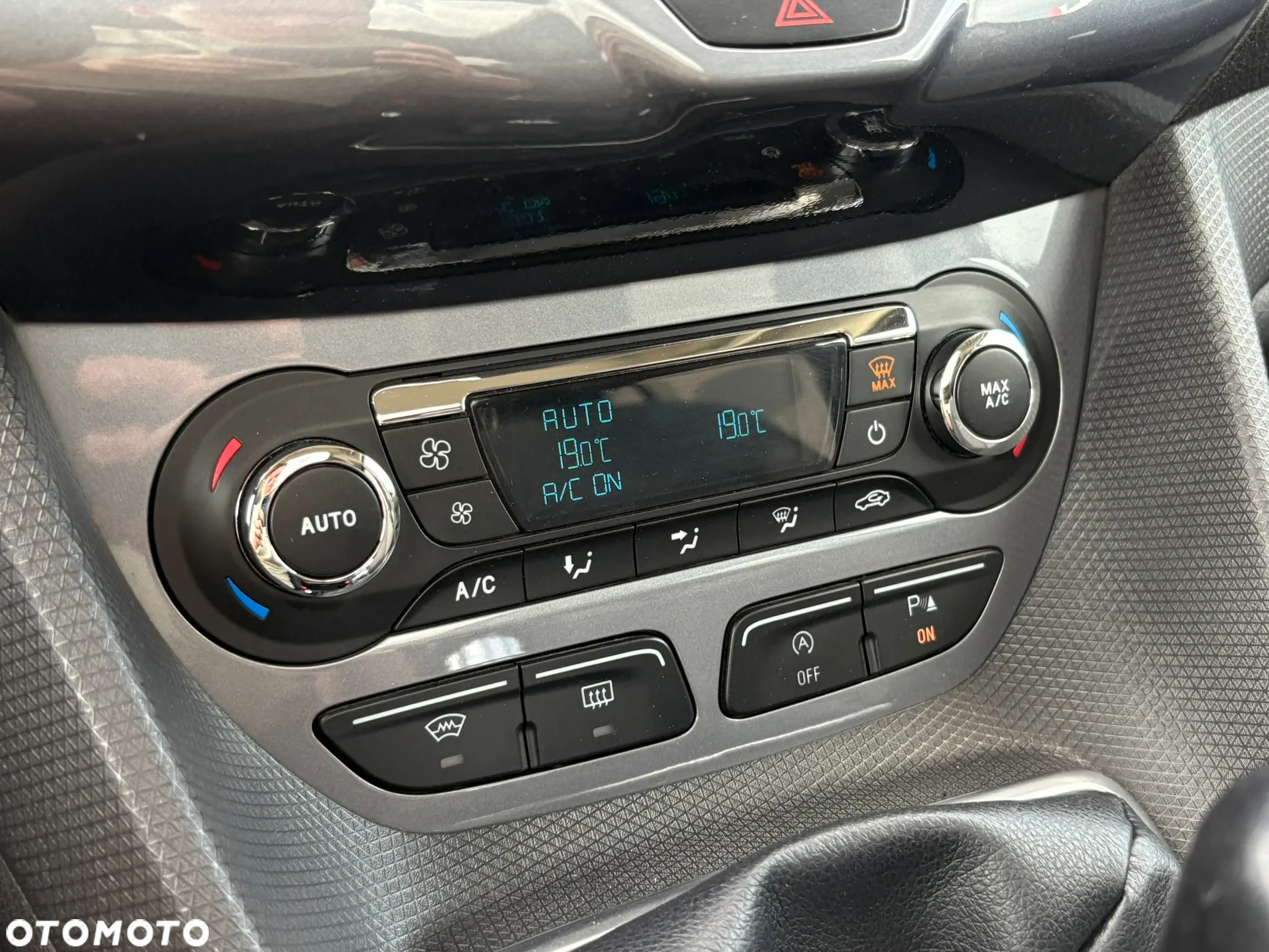 Ford Tourneo Connect 1.5 TDCi Titanium - 15
