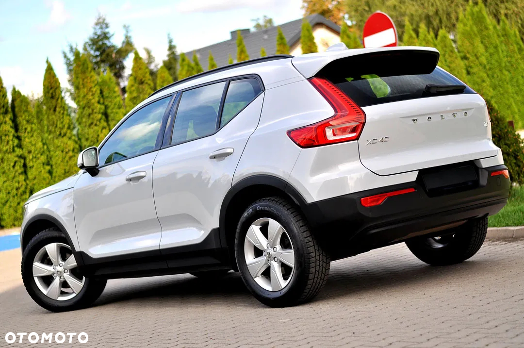 Volvo XC 40 T2 Momentum Pro - 2