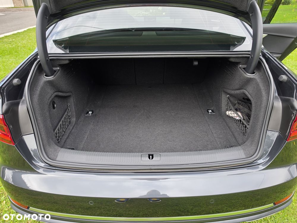 Audi A4 Limousine - 17