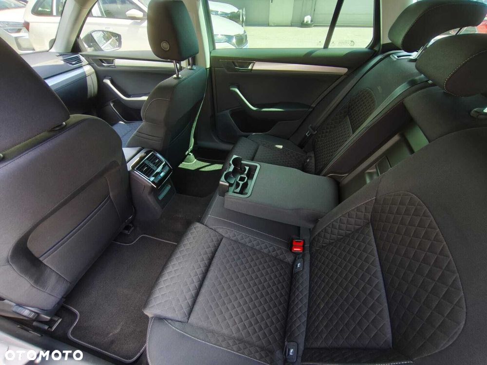 Skoda Superb 2.0 TDI SCR Ambition DSG - 20
