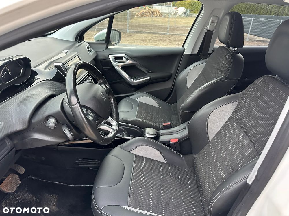 Peugeot 2008 PureTech 110 GPF EAT6 Black Edition - 21