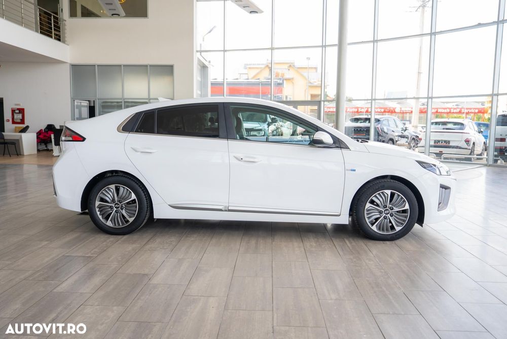 Hyundai IONIQ - 8