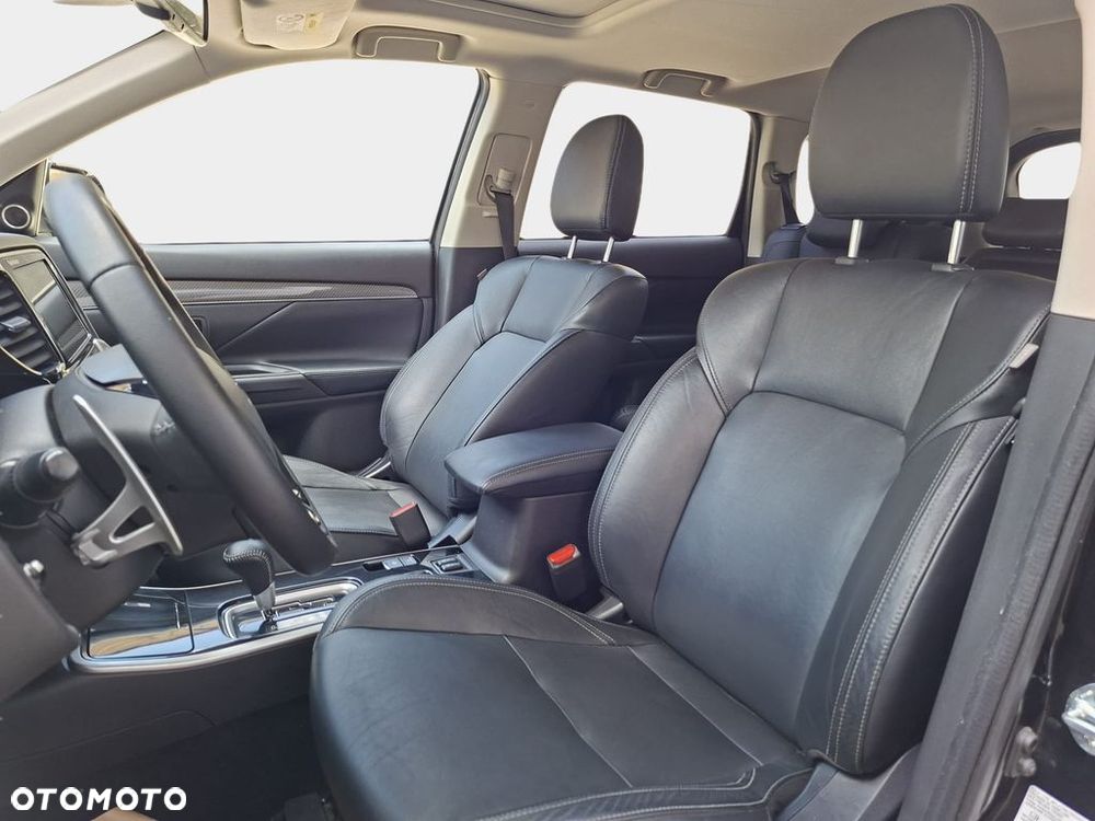 Mitsubishi Outlander 2.0 Instyle + 4WD CVT - 11