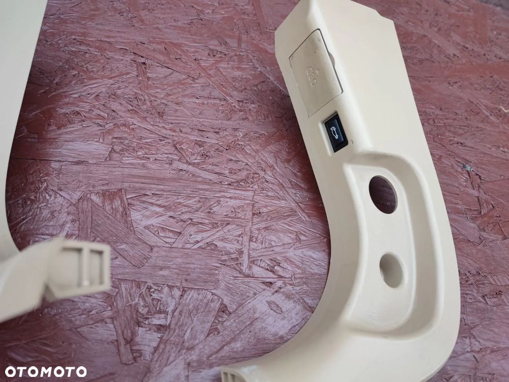 BMW E60 / E60 LCI / E61 / E61 LCI. ORYGINALNA OBUDOWA PROGU LEWA / PRAWA / MASKOWNICA RĄCZKI MASKI / ZAŚLEPKA OBD W KOL. BEŻOWYM + PRZYCISK OTWIERANIA BAGAŻNIKA O NR: 6 987 055 / 6 987 058 OEM. SPRAWNE W 100%. - 4