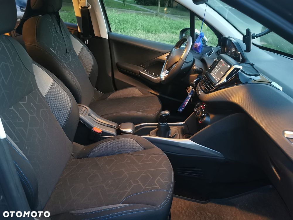 Peugeot 2008 1.2 Pure Tech Style S&S - 8
