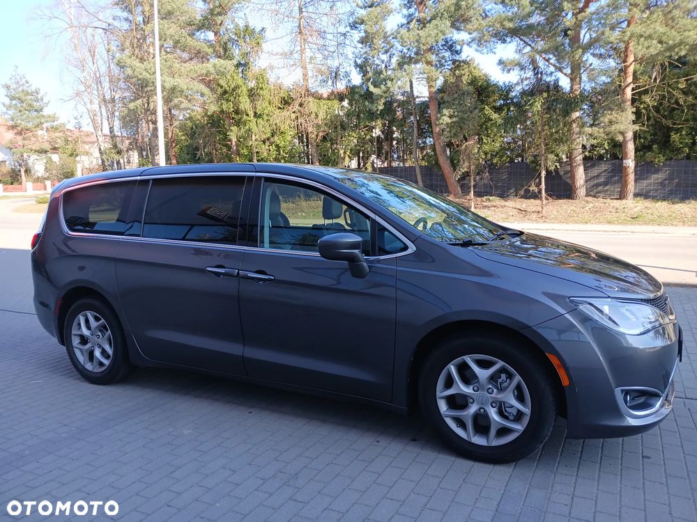Chrysler Pacifica - 7