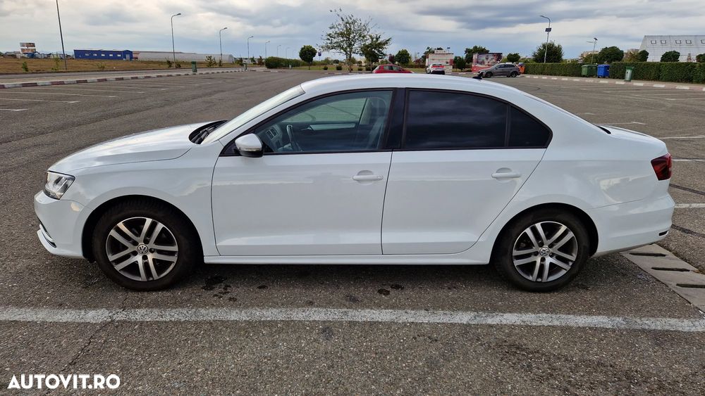 Volkswagen Jetta - 2