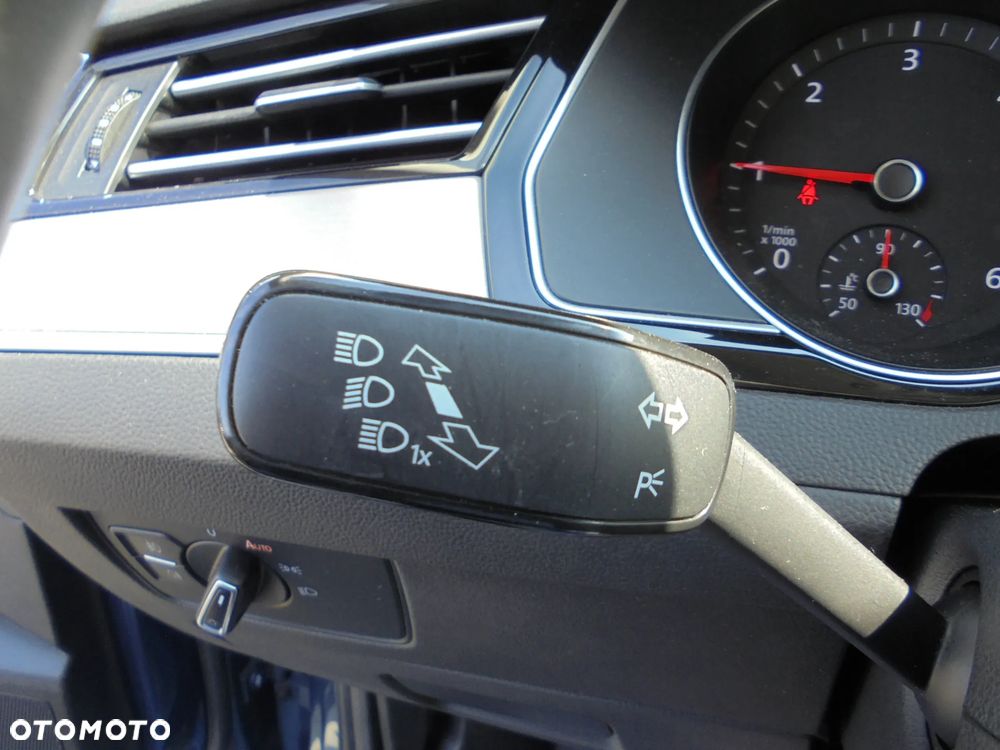 Volkswagen Passat Variant 2.0 TDI SCR BlueMotion Highline - 28