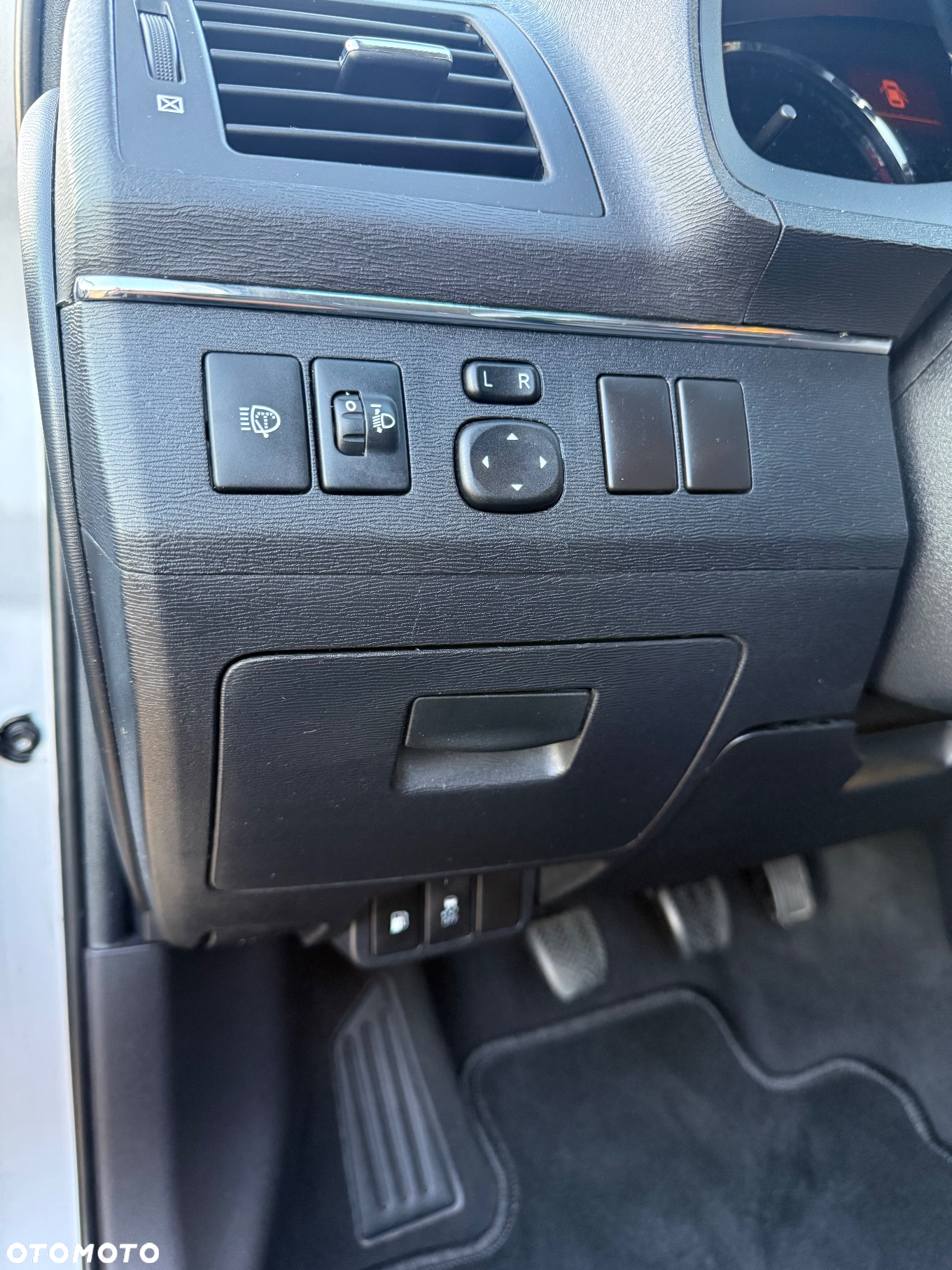 Toyota Avensis 1.6 Active - 18