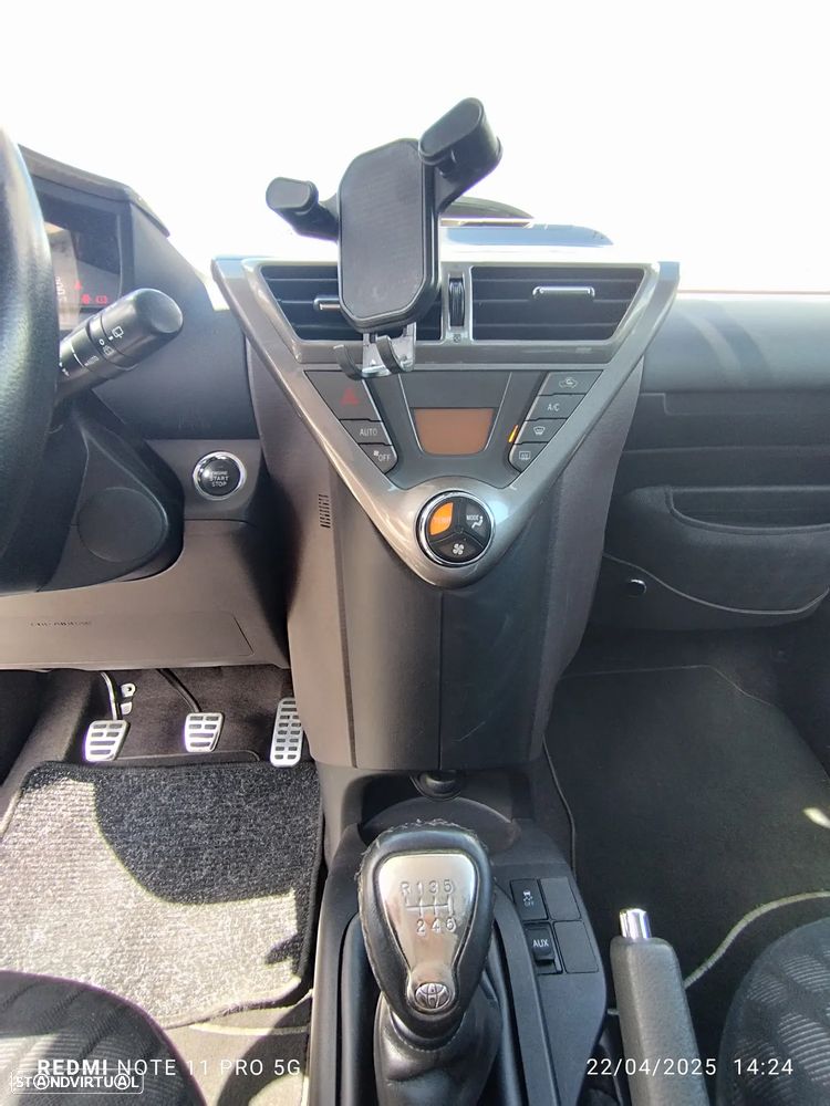 Toyota iQ 1.4 D-4D + - 17