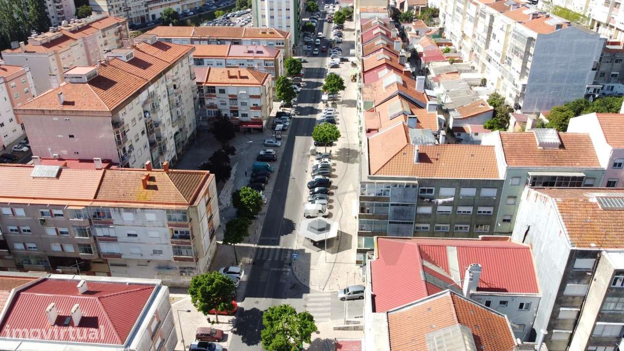 VENDE-SE T2 com Terraço e Sotão de USO EXCLUSIVO junto à Estação de Qu - Grande imagem: 3/43