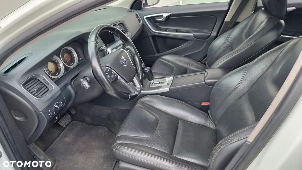 Volvo V60 D5 AWD Geartronic Summum - 11