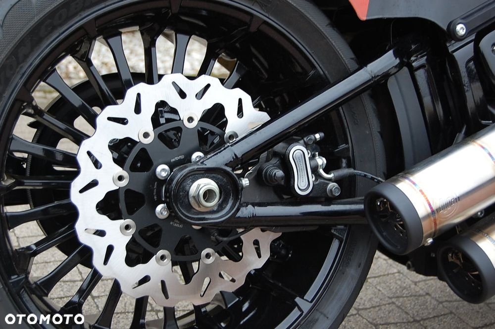 Harley-Davidson Softail Breakout - 10