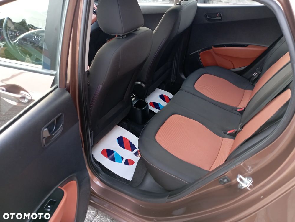 Hyundai i10 1.0 Fifa World Cup Edition - 13