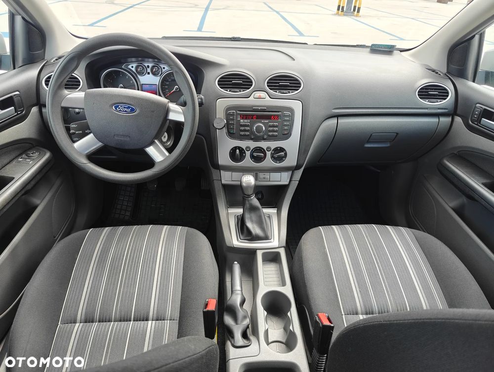 Ford Focus 1.6 Trend - 23